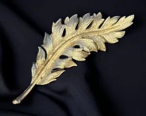 Vintage Coro 1961 golden leaf brooch thumbnail 1