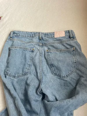 Zara Zara High Rise straight leg Denim Jeans w/ slight fray hem thumbnail 5