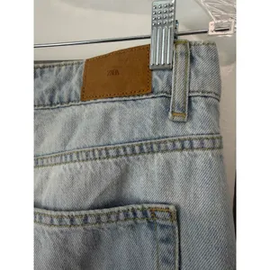 Zara Womens Light Wash High Waisted Wide Leg baggy Raw Hem Denim Jeans Size 6 thumbnail 3