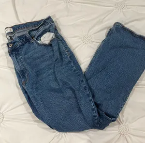 Abercrombie Low-Rise Jeans thumbnail 2