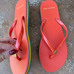 Tory Burch Sole Bright Samba Red Flip Flop Sandals Gold Metal Logo Sz 8 thumbnail 1
