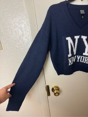 Derek Heart Navy Blue Cropped V-Neck NY New York Sweater NWT Size L thumbnail 4