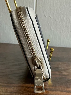Rare two-tone Coach accordion zip around chalk white navy blue Leather Wallet thumbnail 2
