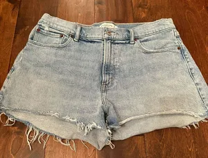 Abercrombie curve Love Short thumbnail 1