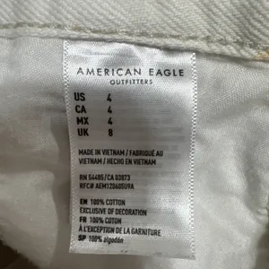 American Eagle Mom Short Womens 4 High Waist Cuffed Pleated Off White Floral thumbnail 5