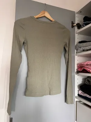 H&M light green ribbed crew long sleeve top thumbnail 4