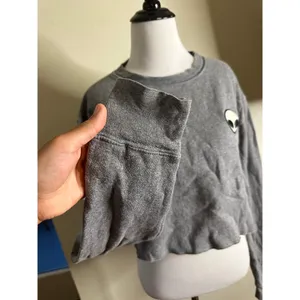 Grey alien long sleeve cropped sweater thumbnail 4