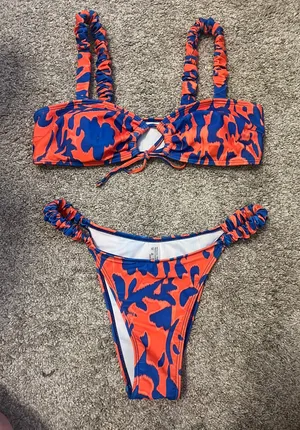Bikini Size M thumbnail 1