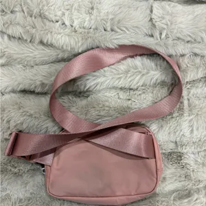 Lululemon Everywhere Belt Bag 1L thumbnail 2