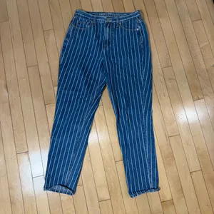 American Eagle Blue Pinstripe High Rise Straight Leg Mom Jeans Women’s Size 4 thumbnail 3