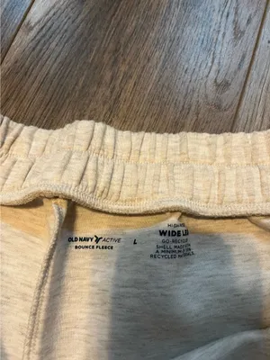 Old Navy High Waisted Bounce Fleece Wide Leg Sweatpants in Oatmeal Heather thumbnail 7