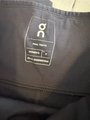 On Running Women Trail Tights Black Cropped Athletic Leggings‎ size small thumbnail 3