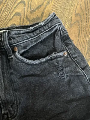Abercrombie and fitch black Curve Love High Rise waisted Mom Shorts thumbnail 3
