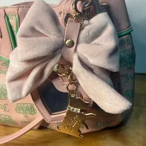Juicy Couture Crown Love Tote Blush Pink Green Bow Charm NWT thumbnail 4
