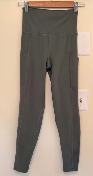 American Eagle Outfitters green high waisted everyday pocket legging thumbnail 1