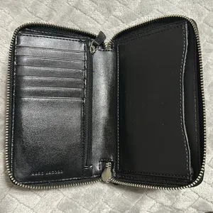 MARC JACOBS Beige and Black Seams Genuine Leather Wallet Purse thumbnail 3