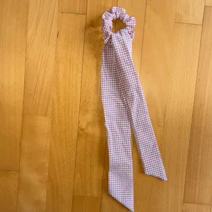 New Urban Outfitters Pink Gingham Bow Hair Scrunchie thumbnail 5