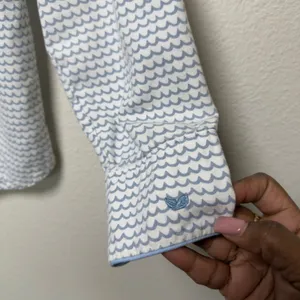Petite‎ Plume Women 100% Cotton Pajama Top S Blue White Scallop Wave Button Down thumbnail 4