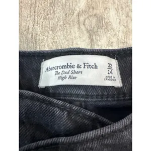 Abercrombie & Fitch The Dad Short High Rise Crossover Black Denim Shorts 32 14 thumbnail 2
