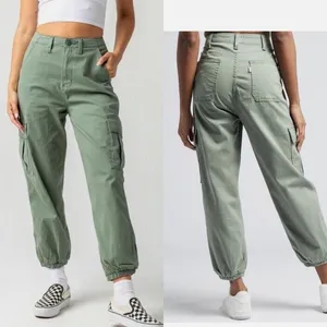 Levi’s High-Waisted Cargo Joggers thumbnail 2