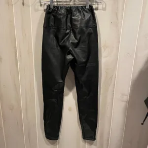 Cute Aritzia Wilfred Free faux leather high waisted stretchy leggings moto biker thumbnail 8