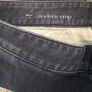 Ann Taylor LOFT - Modern Crop Jeans with Zipper Side Pockets - ADORABLE! thumbnail 3