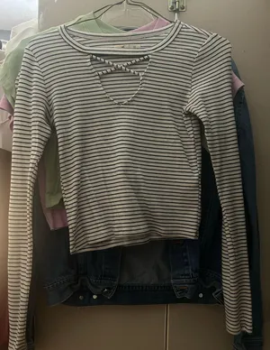 Hollister Cropped Long Sleeve Shirt thumbnail 1