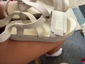 UGG Women’s Sandals thumbnail 4