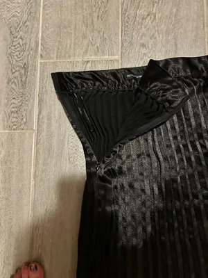 PrettyLittleThing Black pleated Midi Skirt - US size 6 thumbnail 3