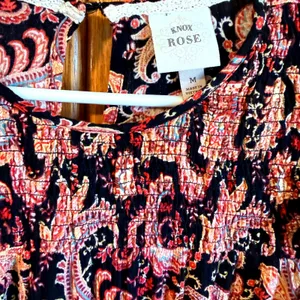 Knox Rose Women‎ Medium Paisley Smocked Peasant Blouse Black Pink Long Sleeve thumbnail 3