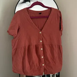 Emery Rose Rust Button thumbnail 3