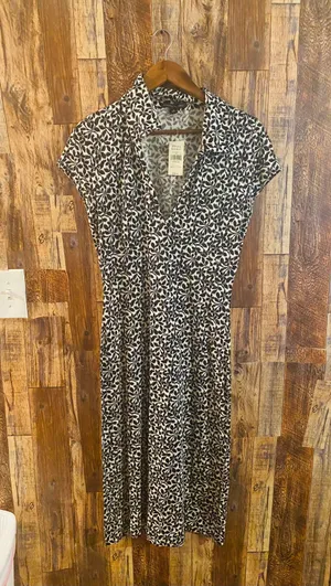 Banana Republic NWT Women's Black Flowery Size Medium Knee Length thumbnail 1