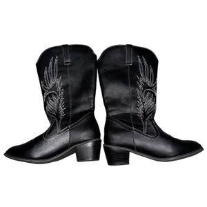 Women's 6.5 Western Cowboy cowgirl Boots Medium Heel black embroidered details thumbnail 5