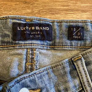 Lucky Brand Light Wash Low Rise Distressed Ankle Jeans Size 12 thumbnail 4