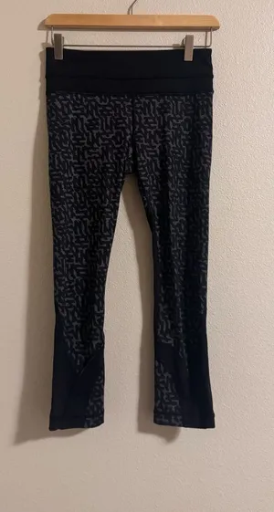 Lululemon cropped leggings size 4 thumbnail 1