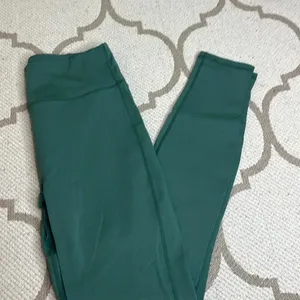 💚 Fabletics Motion 365 Boost PowerHold High-Waisted 7/8 Leggings thumbnail 2