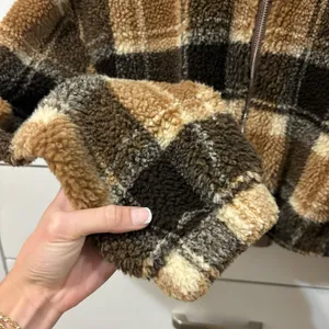 Plaid Cropped Sherpa Jacket Brown thumbnail 6