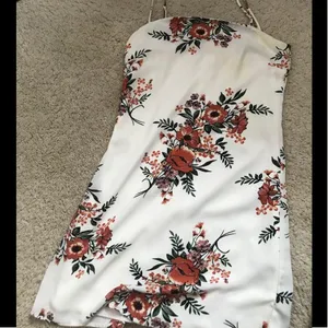 White Boutique dress with flowers thumbnail 3
