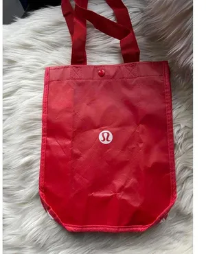 Lululemon Red Tote Bag - Stylish & Durable thumbnail 4