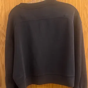 Women’s lululemon sweatshirt size small thumbnail 3