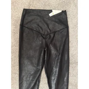 NWT Offline by Aerie High Waisted Crossover Black Crackle Leggings, M thumbnail 6
