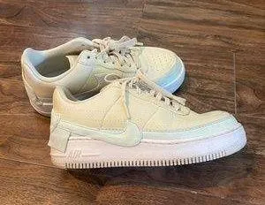 Nike Air Force 1 thumbnail 1