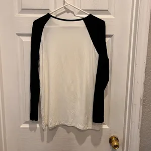 MILAN KISS Womens Long Sleeve Lace Trim Baseball Tee Top‎ White Black Size L thumbnail 5