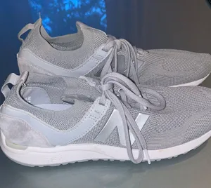 New Balance tennis shoes thumbnail 1