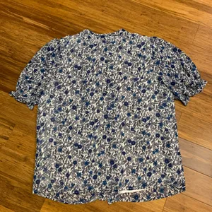 J Crew Floral Print Blouse Top Button Down Ruffle Short Sleeve Women Size Medium thumbnail 4