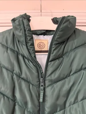SO Women's Quilted Puffer Vest in Forest Green thumbnail 2