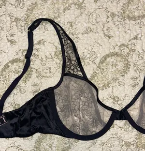 Victoria’s Secret Floral Plunge Bra thumbnail 7