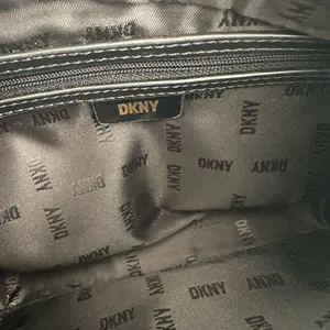 DKNY‎ Chain Shoulder Bag Crossbody Detachable Strap w/ Ear Bud Coin Purse Black thumbnail 5
