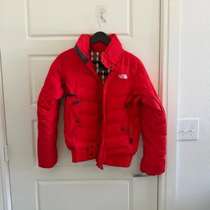 The North Face Women’s Bright Red Puffer Ski Coat thumbnail 3