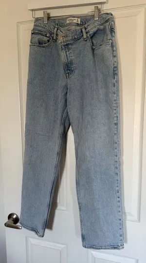 Abercrombie & Fitch 90s Straight Ultra High Rise Jeans Size 30/10s Light Wash thumbnail 1